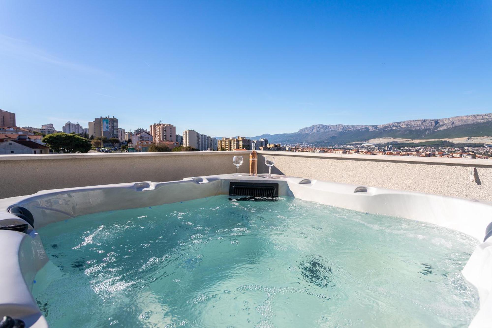 New Luxury 3-Bedroom Penthouse With Huge Terrace Split Kültér fotó