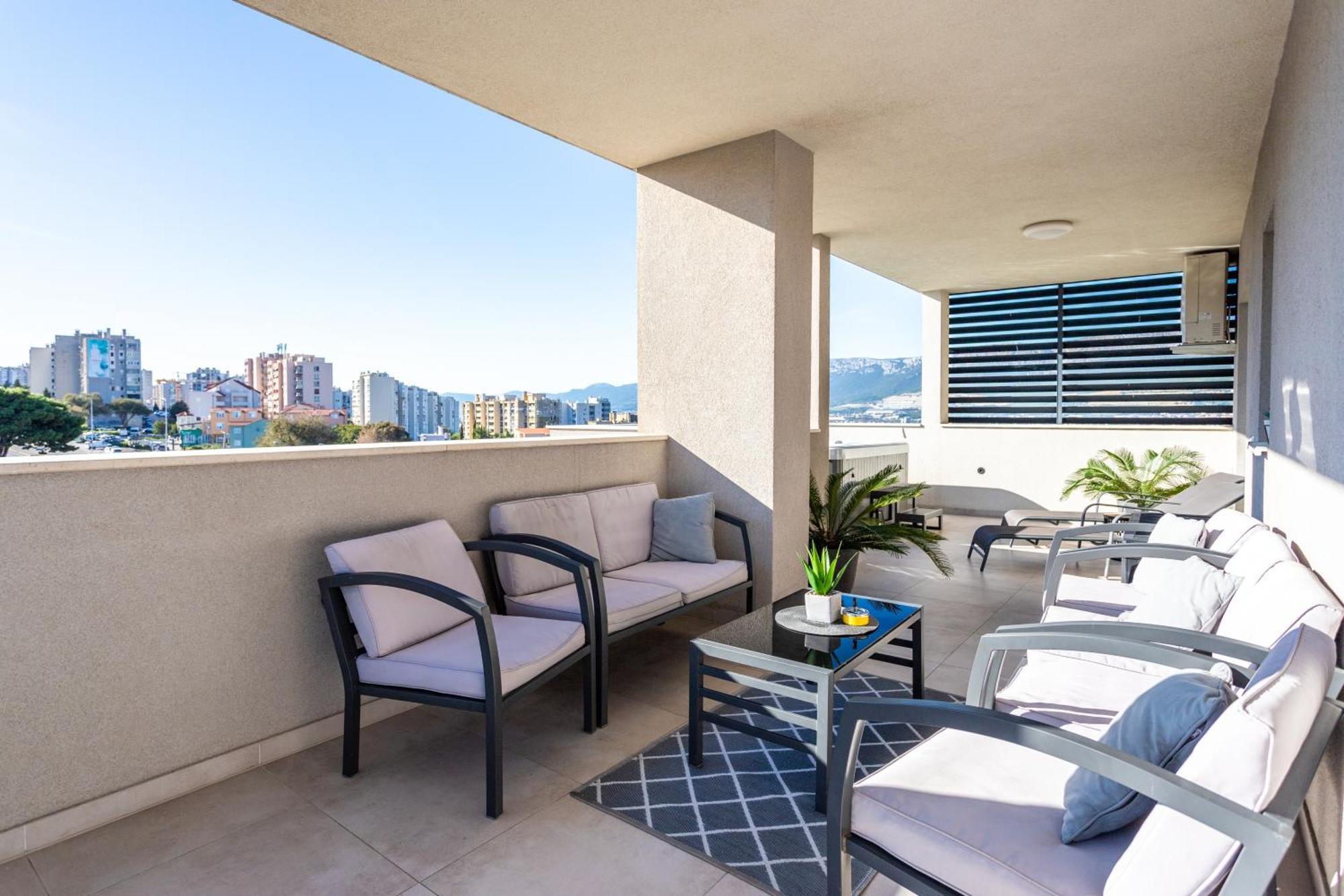 New Luxury 3-Bedroom Penthouse With Huge Terrace Split Kültér fotó