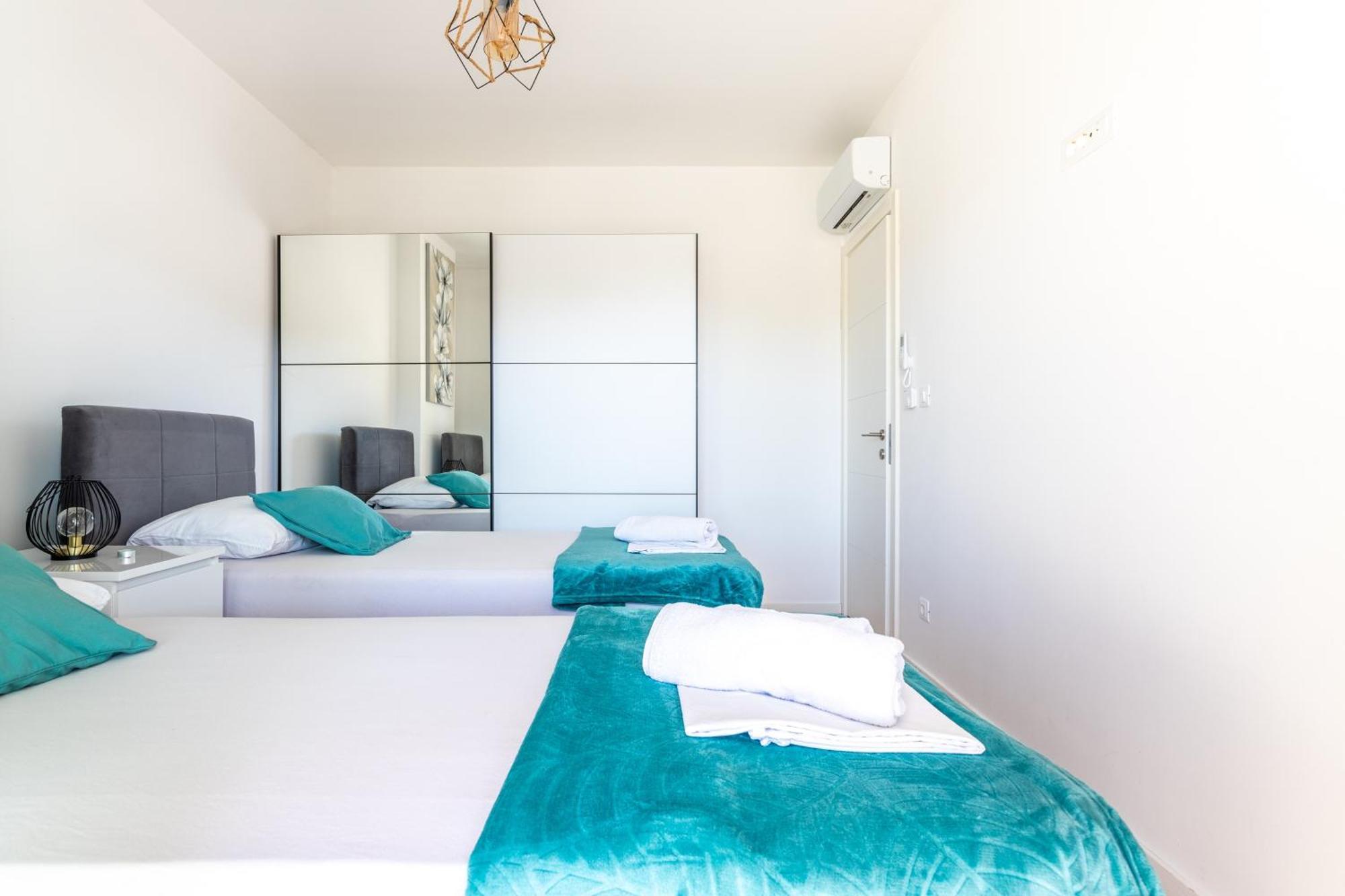 New Luxury 3-Bedroom Penthouse With Huge Terrace Split Kültér fotó