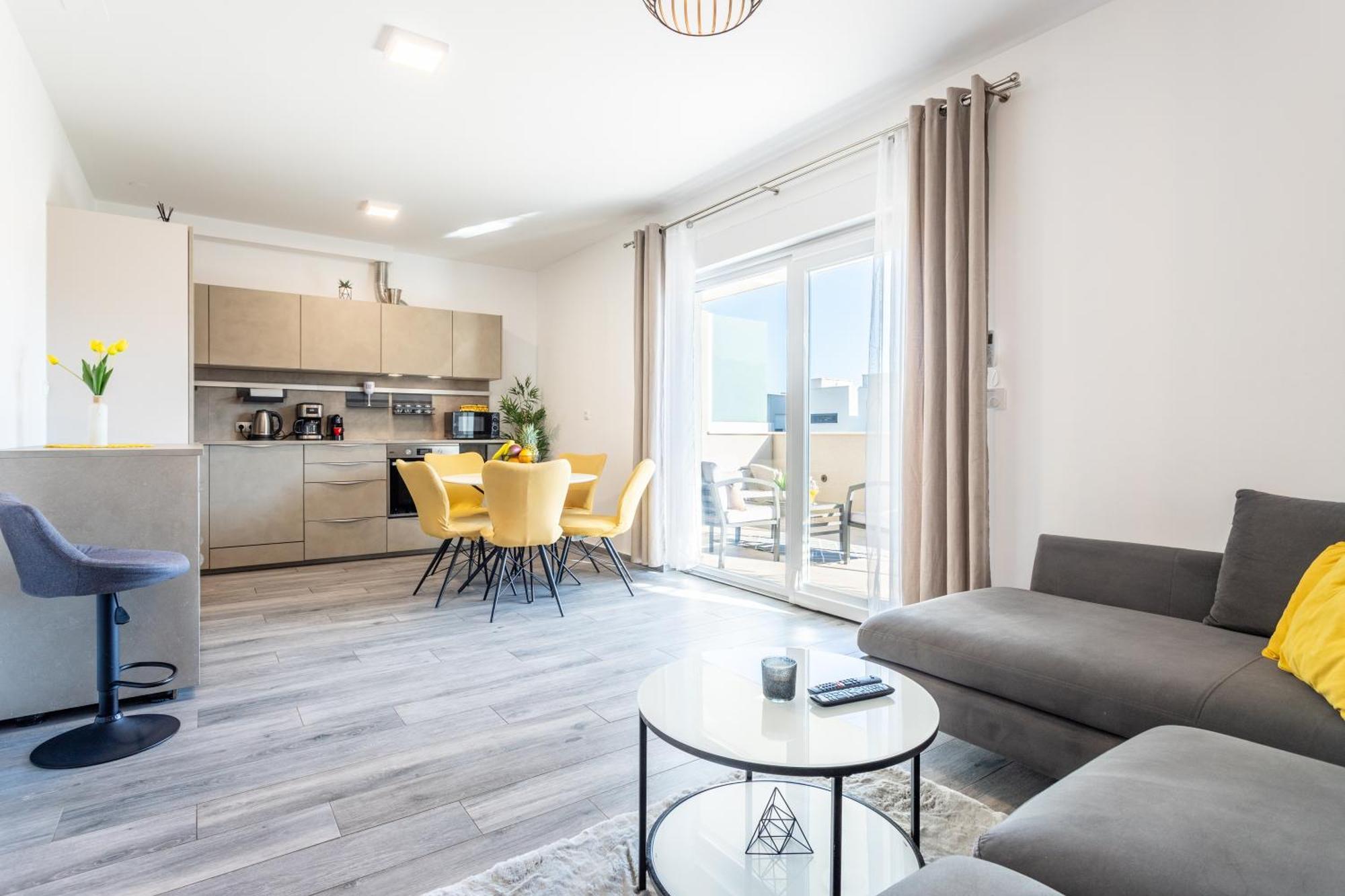 New Luxury 3-Bedroom Penthouse With Huge Terrace Split Kültér fotó