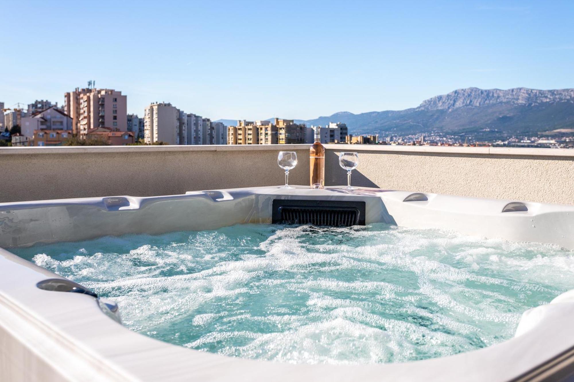 New Luxury 3-Bedroom Penthouse With Huge Terrace Split Kültér fotó