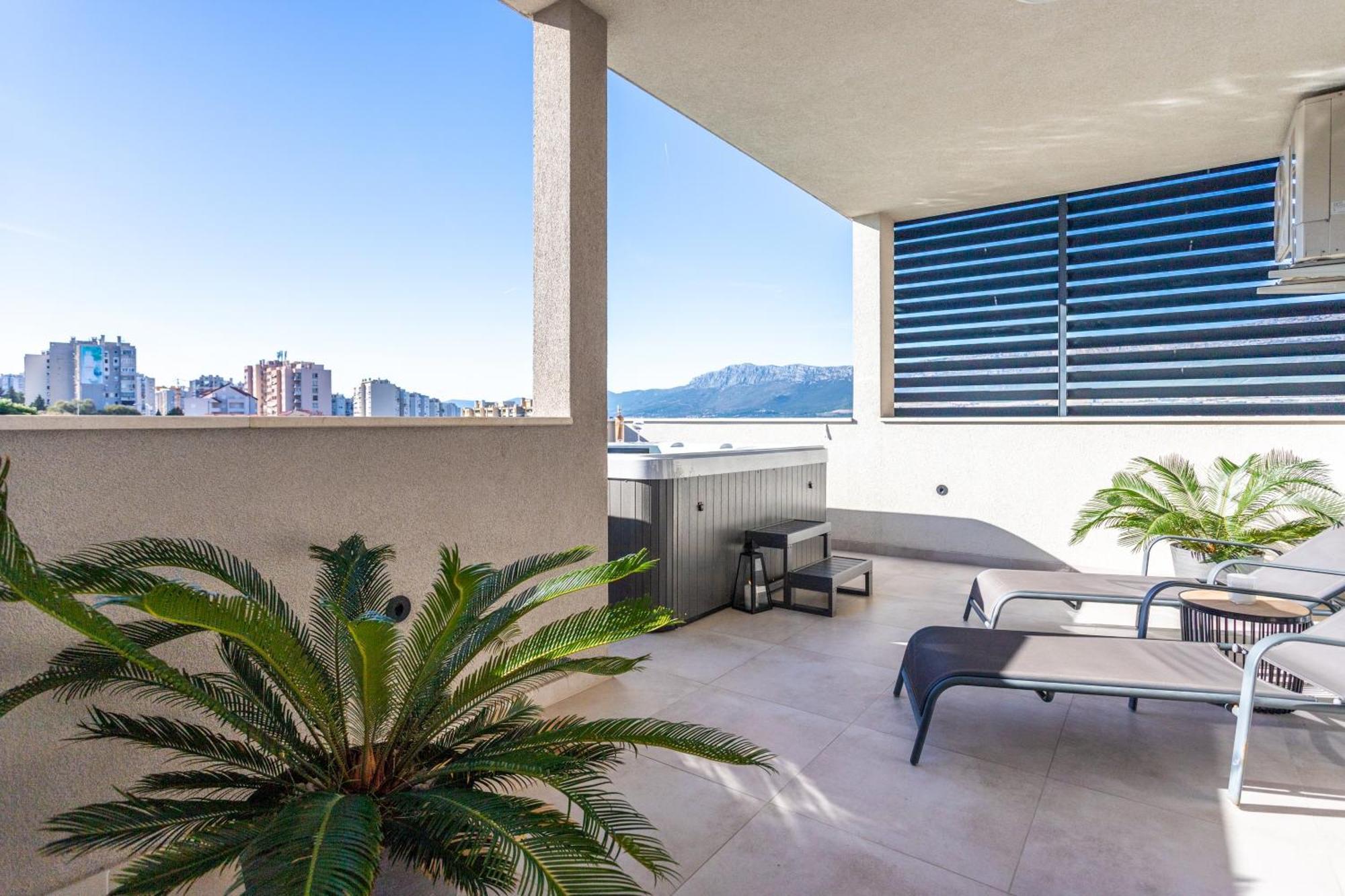 New Luxury 3-Bedroom Penthouse With Huge Terrace Split Kültér fotó