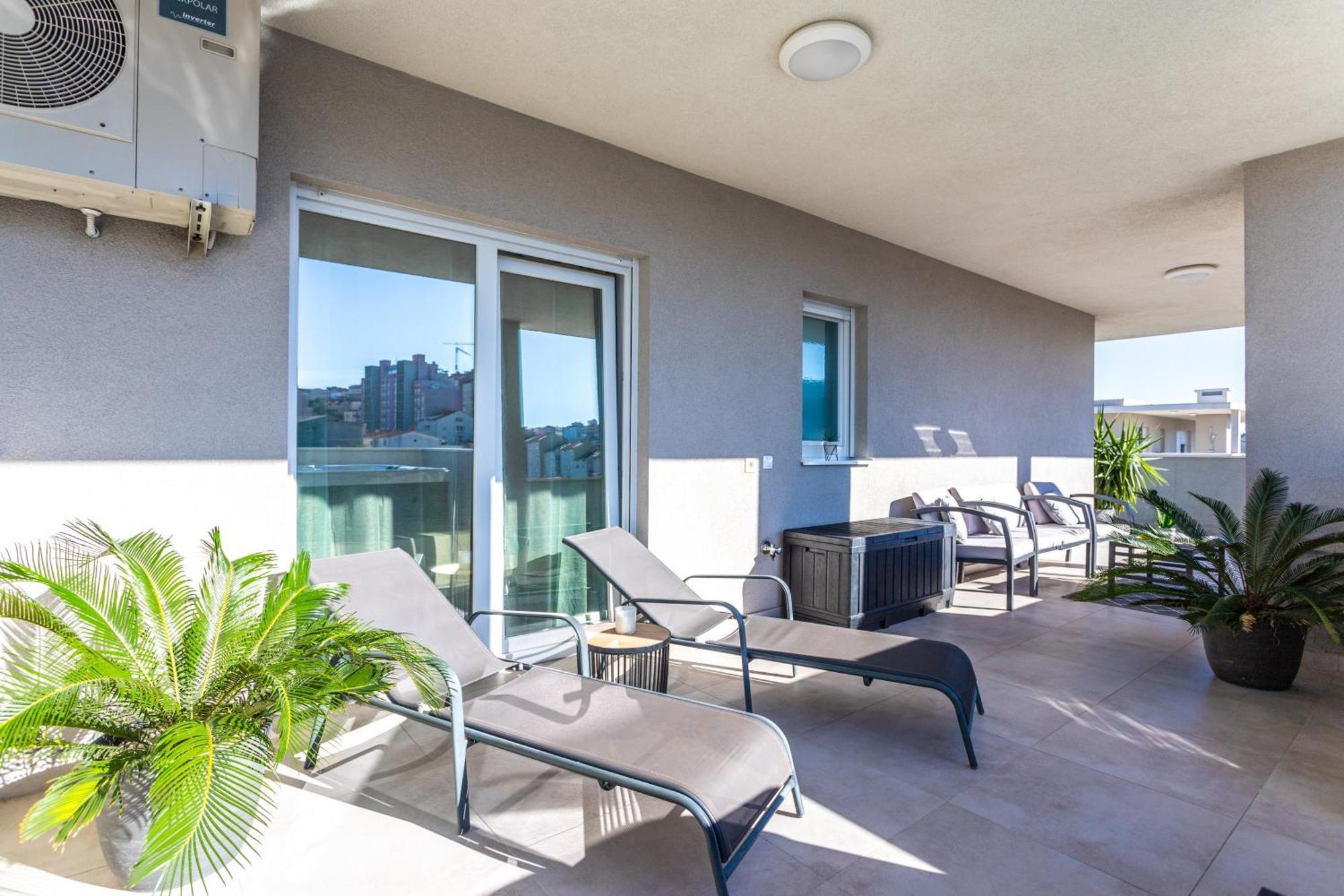 New Luxury 3-Bedroom Penthouse With Huge Terrace Split Kültér fotó